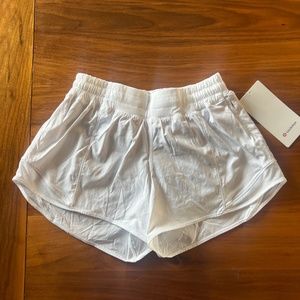 NWT Lululemon Hotty Hot Shorts Size 6